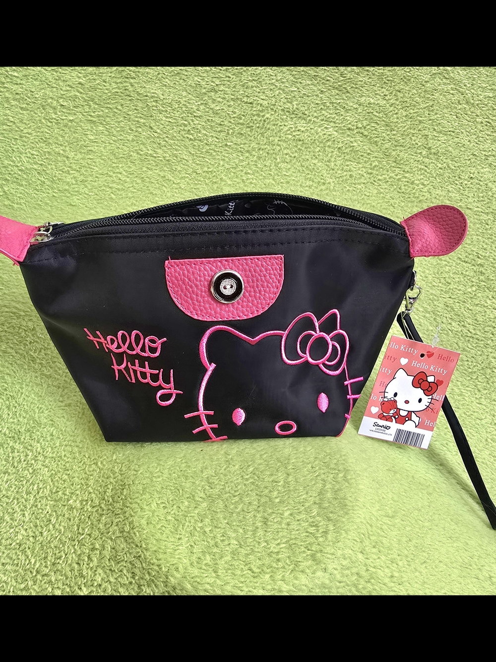 NWT Sanrio Hello Kitty Black and Hot Pink Mini Wristlet Pouch (Q1)
